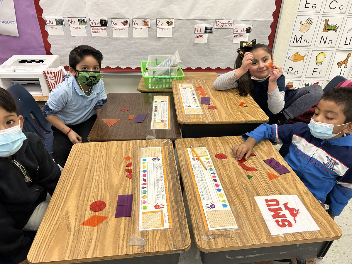 Brendapg44's tweet photo. Composing 2-dimensional shapes! @WMYwildcats https://t.co/E4GMyE1LWK