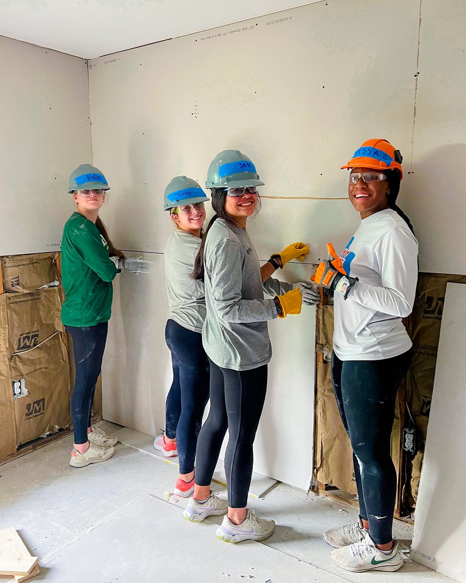 BaylorFutbol's tweet photo. Some of our girls spent the week in LaPlace, Louisiana on a mission trip with BU Sports Ministry!!

We LOVE giving back 🫶

#SicEm 🐻 | #FaithFamilyFutbol ⚽️ https://t.co/CP2Xifxr52