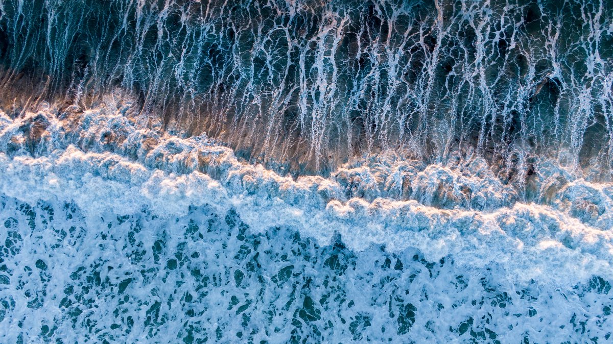 RupertCleese's tweet photo. OCEAN ABSTRACTION #5 
Have a fantastic weekend all😎 https://t.co/Qv5VsLWEGA