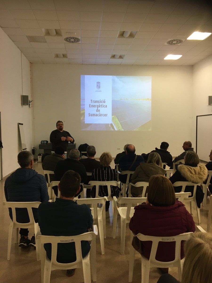 aeioLuz's tweet photo. Hoy empezamos en #Sumacarcer la aventura de acompañar la creación de una #CEL para la Transición energética del municipio. Con los mejores compañeros:@ajSumacarcer, @urbanimpacte y la ciudadanía. Información, Formación, Oficinas Verdes y Acompañamiento. Os iremos contando. 🌎⚡️💚 https://t.co/Y4MC2mAbmp