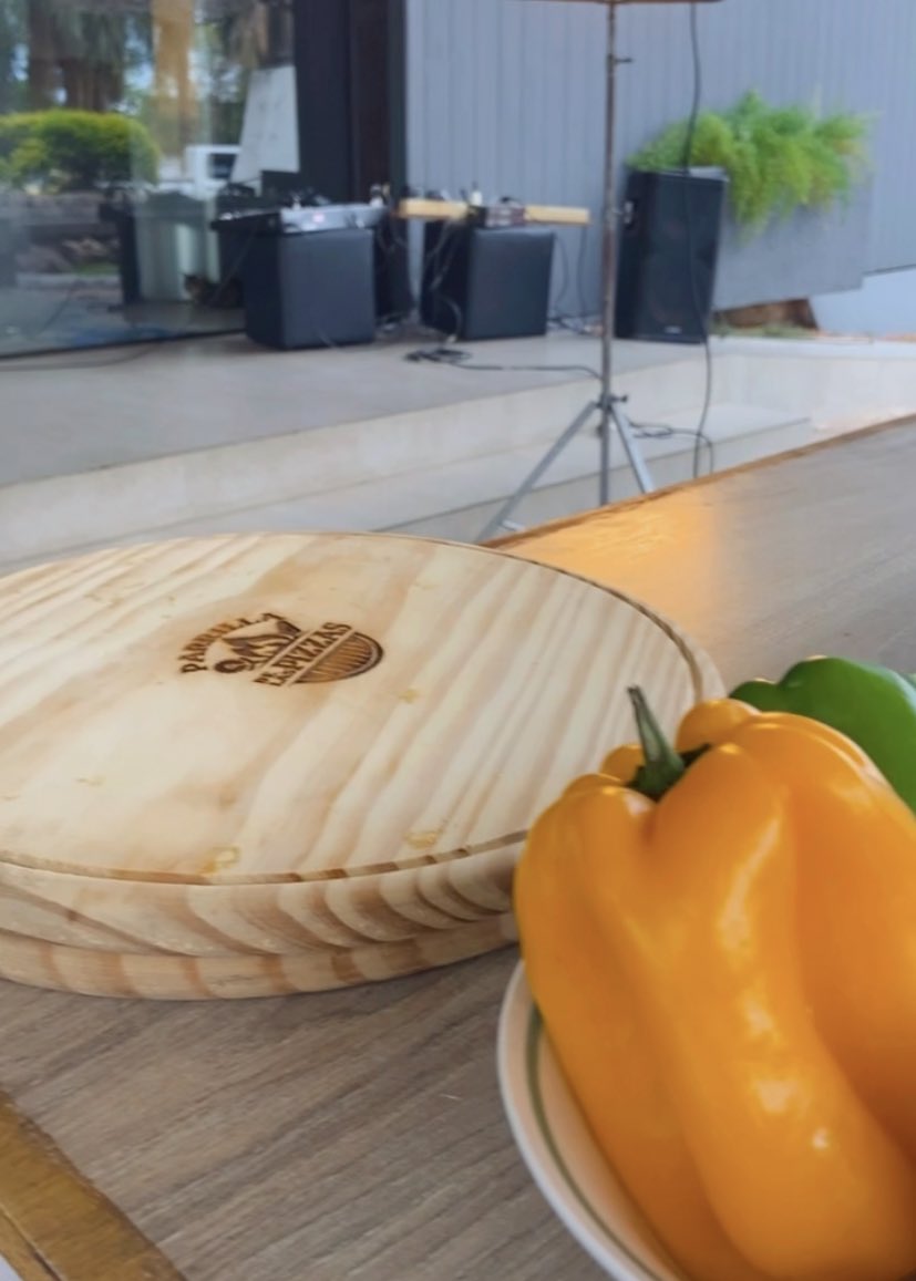 patty_villalbar's tweet photo. Gente necesito por favor que me ayuden dándole RT a esta publicación sipa? 
Tenemos muchísimas ganas de trabajar y cocinar nuestras pizzas a la parrilla para ustedes 🍕
Todo 100% casero; con más de 12 sabores a elección ✨
Cocinamos para todo tipo de eventos 
Contacto: 0981122482 https://t.co/uNOz41pNN5