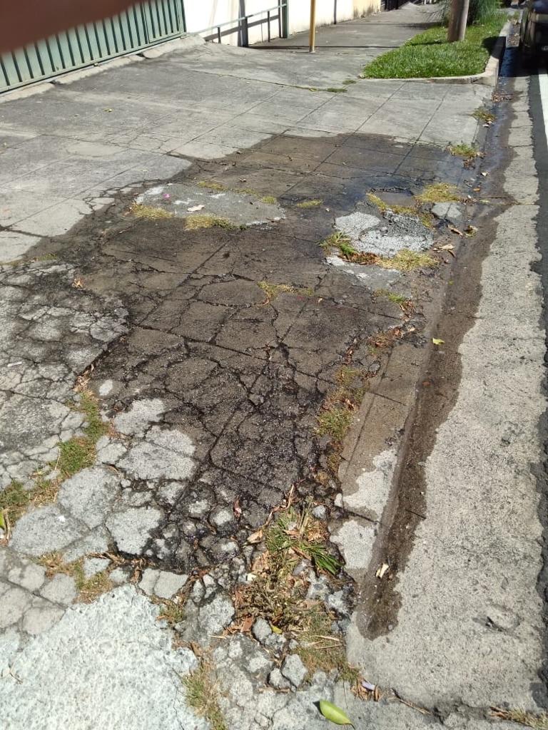 pinpss's tweet photo. ¿@ANDASV adónde andas? Reporte de fuga de agua desde el lunes en la colonia Escalón. 0 reactividad. 0 acción. 0 responsabilidad.  

La fuga sigue. https://t.co/mLD1TR5JFn
