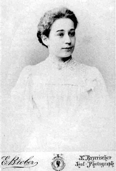 AuschwitzMuseum's tweet photo. A German Jewish woman, Else Ury.
She was a writer from Berlin known primarily for her children's books from the 'Nesthäkche'n series.
She was murdered in a gas chamber at #Auschwitz II-Birkenau on 13 January 1943.
She was 65.
https://t.co/fLsWn6GDS0 https://t.co/AGTXpQ7HFu