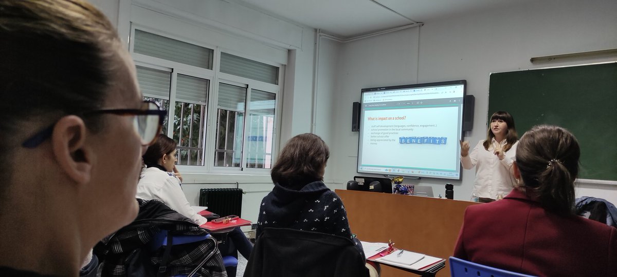 CeipGuadiana's tweet photo. Curso "El Programa Erasmus + (2021-27) Oportunidades de movilidad, gestión y difusión de proyectos" #ErasmusPlus Primera sesión en el @CPRBADAJOZ con @antoniocumpli
@sepiegob Dos de nuestras docentes en el podium del Kahoot 👏👏👏. Seguimos aprendiendo. #cprErasmusplus https://t.co/H8y0pqWKM5