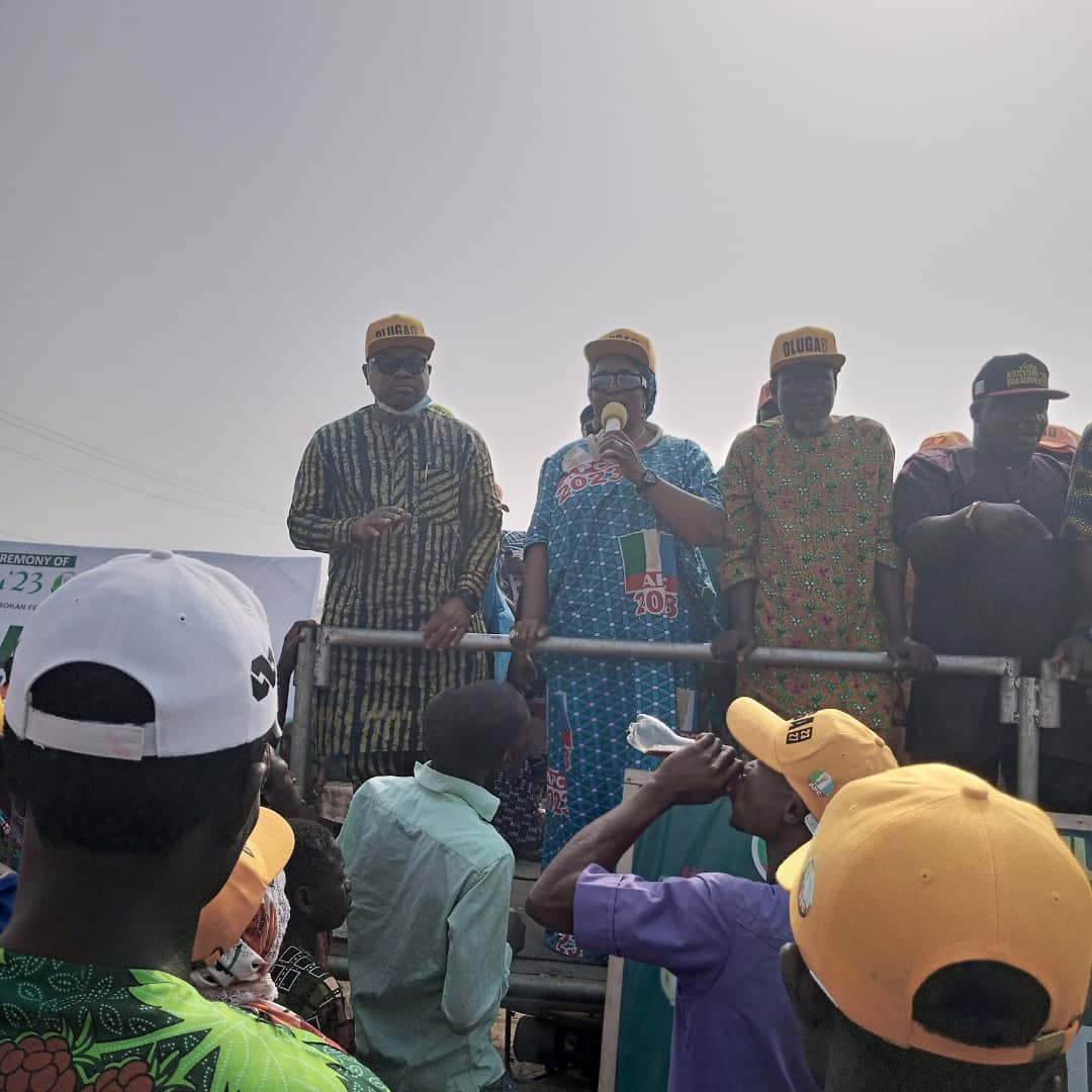 sam4all75's tweet photo. For a brighter future, a stronger & more equitable community for all, Oluga is the answer.
As our representative, she has been a voice & tireless advocate for our community.
#Oluga for #Ayedaade #Irewole #Isokan Fed Constituency
@taiwooluga fun itesiwaju agbegbe wa
@OSUN_APC https://t.co/rWw4KBMxZW