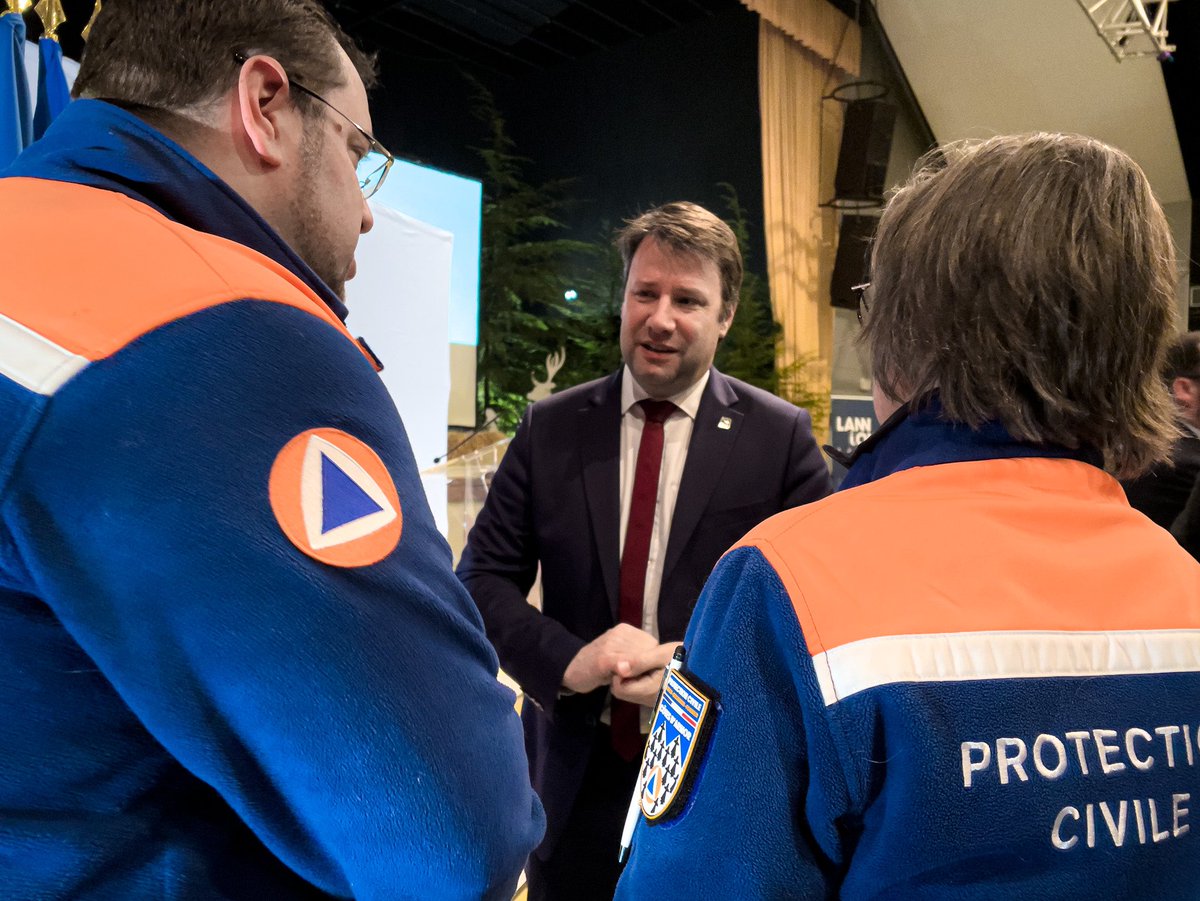 Heureux d’être ce soir à Lannion pour présenter mes vœux 2023 aux Bretonnes et aux Bretons aux côtés du Maire @PaulLeBihan6. Merci à lui et aux habitants de Lannion pour leur accueil chaleureux et ce moment de retrouvailles en terres trégorroises.