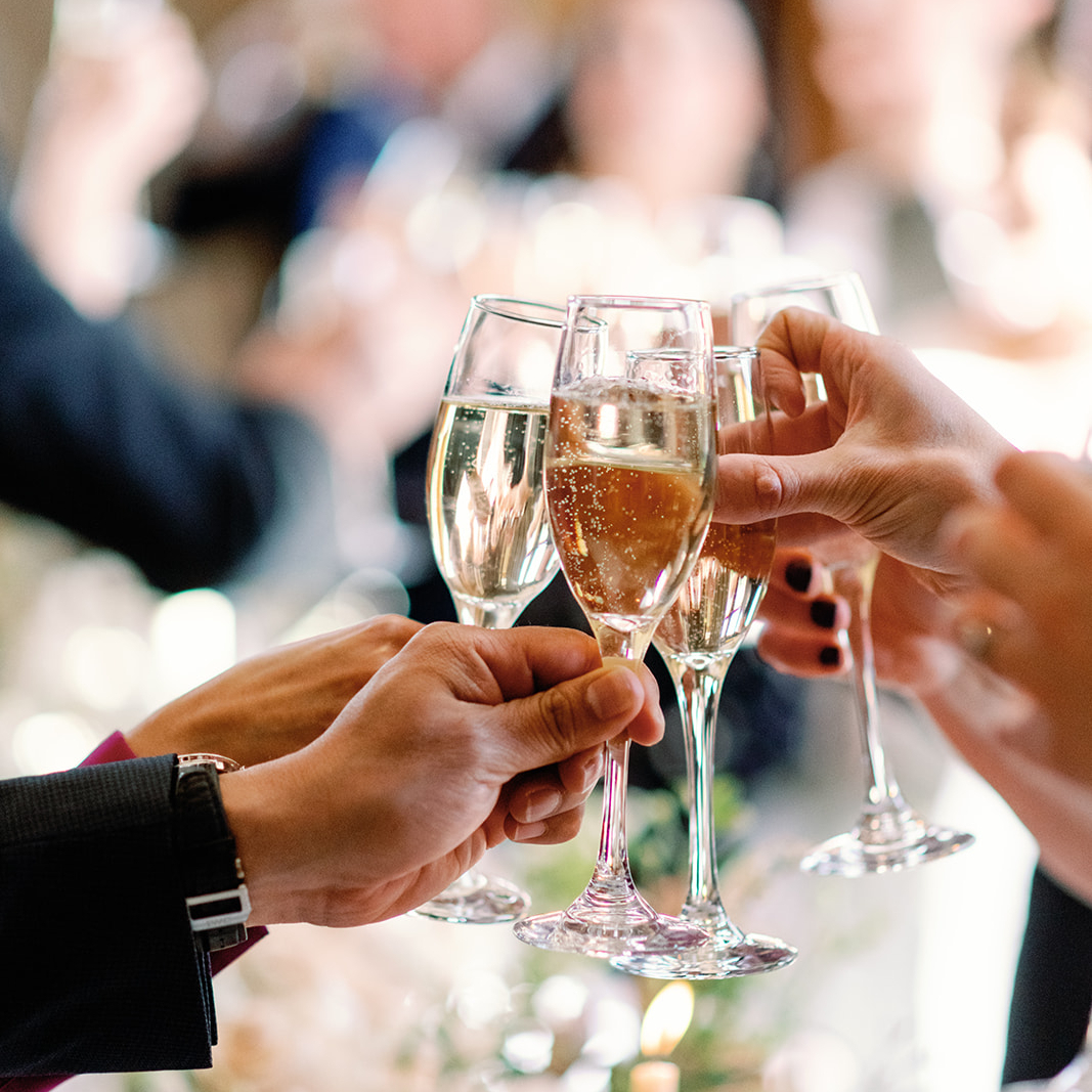 Cheers to the weekend!🥂

📷 @katrinabartlam

#weddingvenue #gloucestershireweddings #cotswoldweddingvenue #weddingideas #weddingplanning #asianweddingvenue