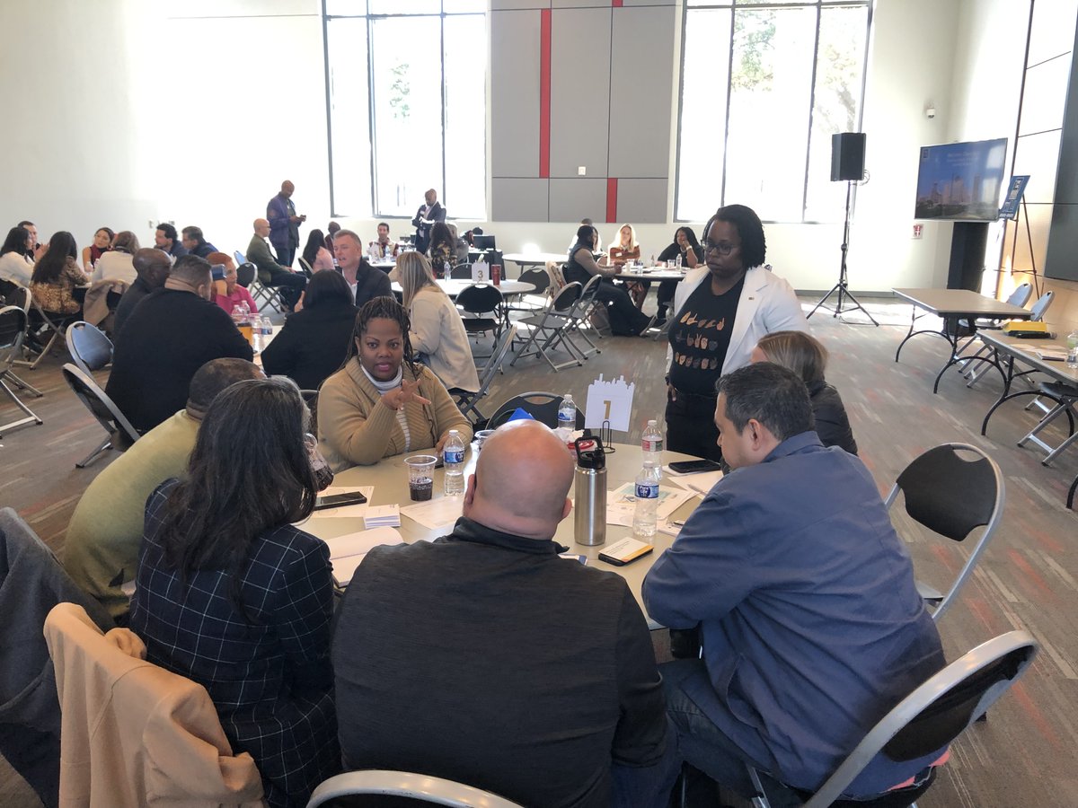 LeadershipHoust's tweet photo. Next for Class XLI was a dynamic panel discussion around 'Turning toward and Forward: Corporate Insider Perspectives'. Followed by a DEI Activity: Be Inclusive, with Michelle Ngome, Class XXXIX. #LH41 #DiversityEquityInclusion https://t.co/HfJ8cfhsDr