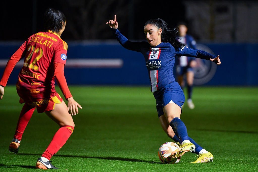 clem_reporter's tweet photo. Les conditions du match entre le PSG féminin et Rodez ce vendredi soir 😡
👉 Programmé un vendredi soir à 18h30
👉 Se joue dans un stade municipal à Saint-Germain-en-Laye
👉 Un éclairage partiel du terrain
👉 Des caméras brouillées par des gouttes d’eau
#PSGRAF #D1Arkema https://t.co/YfL5IOyZxQ