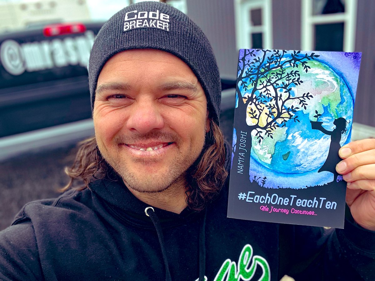 mraspinall's tweet image. How cool is THIS?! 📚 🦾

“This has an impact that causes a chain reaction that leads to change. I hope my story will inspire you to do the same!” 

Congrats @WonderNamya! ♥️

#CodeBreaker  
#XFactorEDU 
#EachOneTeachTen

Check it out here: 

amazon.com/EachOneTeachTe…