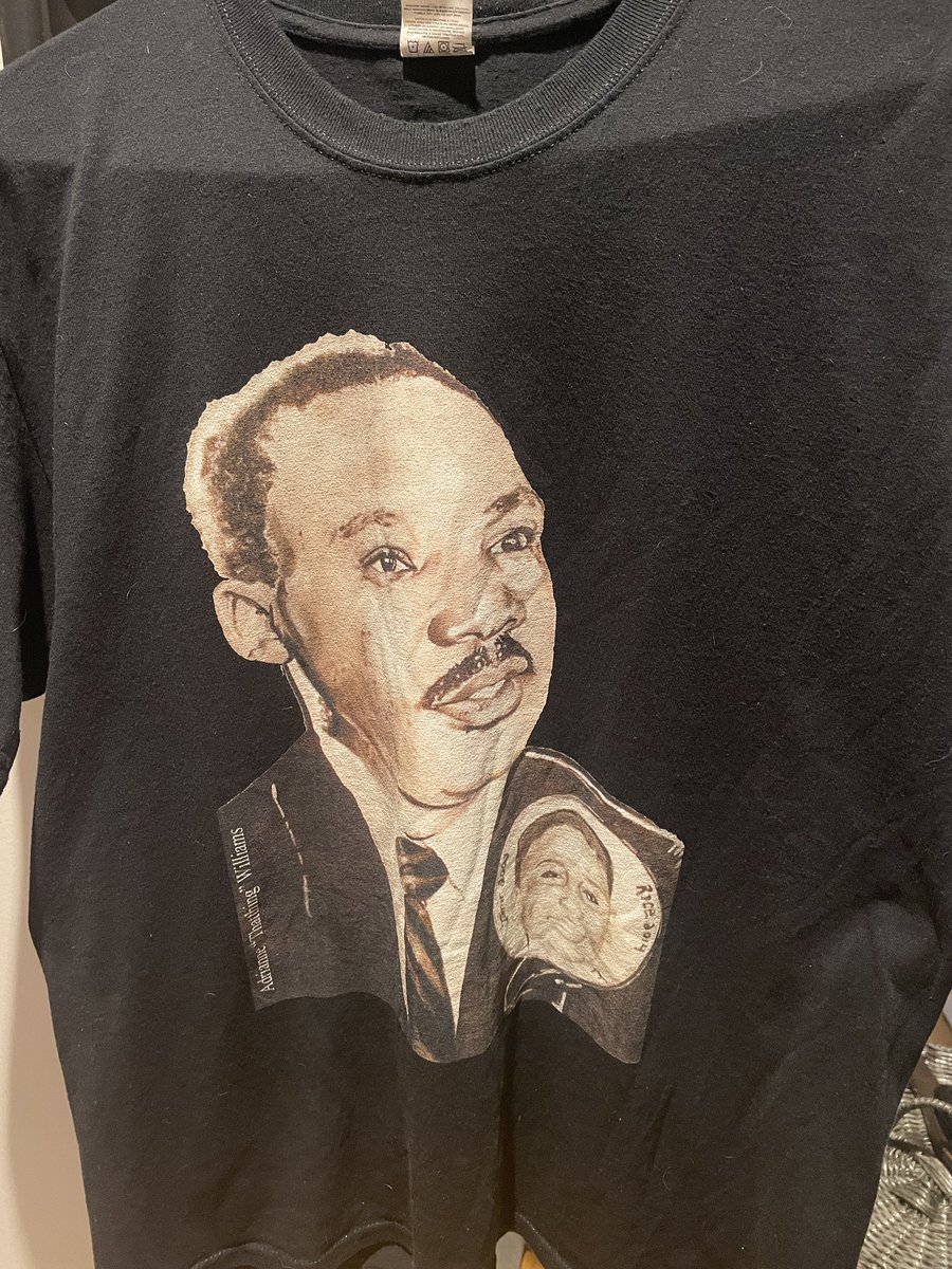 laryan70's tweet image. Excited to wear my #BlackExcellenceDay shirt in support of @excellenceday event. Got to tune in and see a few of the amazing guest speakers &amp;amp; hosts @BethApplewhite4 @KennethHeadley  👌🏾👏🏾🙏🏾