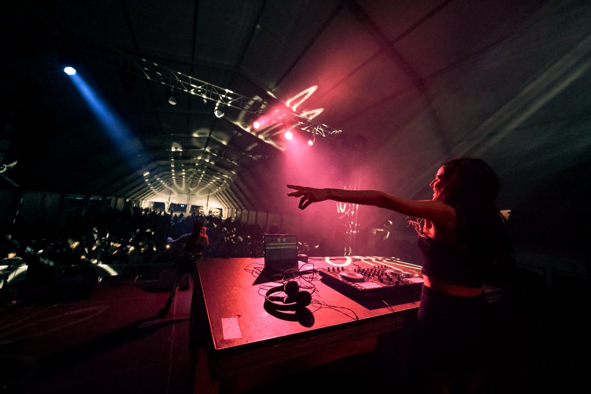 Làuder (@laudervlc) on Twitter photo Oficialment ja sóc la nova DJ de #Pupiles , he passat de la taula de so tècnica de FOH (davant l'escenari) a la taula de so de Pioneer dalt en la tarima. Quines ganes de la nova gira! <a href="/pupiles_oficial/">Pupil·les</a>
📸 per <a href="/Juliocebollaa/">juliocebolla</a> <a href="/PirataFestival/">Pirata Beach Fest</a> Oficialment ja sóc la nova DJ de #Pupiles , he passat de la taula de so tècnica de FOH (davant l'escenari) a la taula de so de Pioneer dalt en la tarima. Quines ganes de la nova gira! <a href="/pupiles_oficial/">Pupil·les</a>
📸 per <a href="/Juliocebollaa/">juliocebolla</a> <a href="/PirataFestival/">Pirata Beach Fest</a>