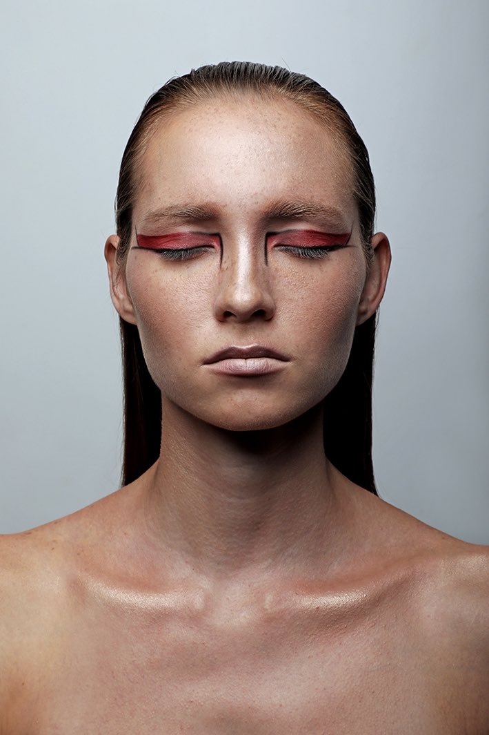 TheLipstickMUI's tweet photo. Want an amazing course with The UAE Celebrity Makeup School? 3 week diploma with fantastic teachers. Join now 23rd Jan start., https://t.co/tkwZYyFwBK