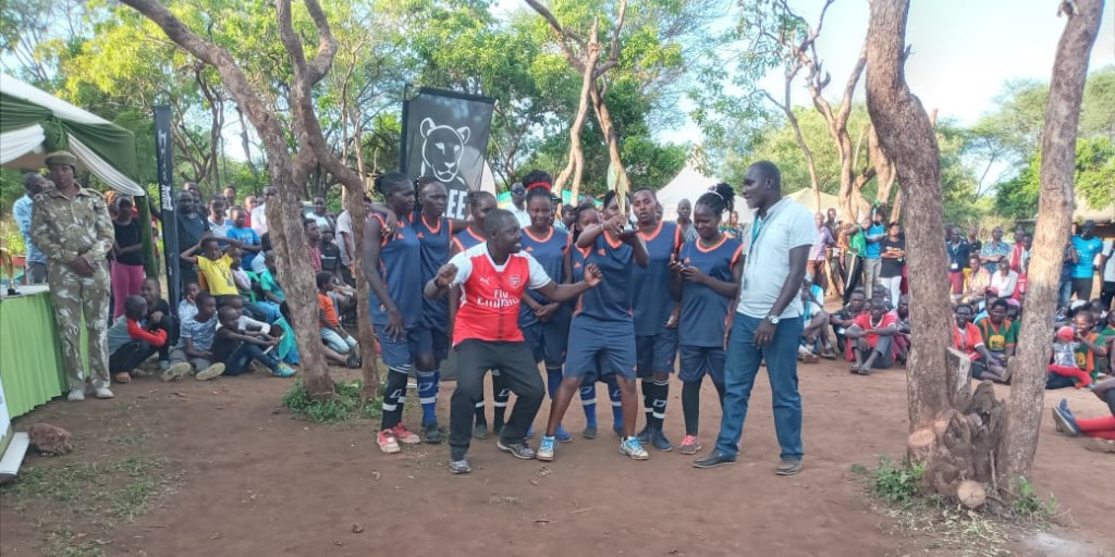 BornFreeKenya's tweet photo. Last month, we supported the senior warden's tournament at Murera, which had a capacity of 700 people. Twenty-two men and women volleyball teams from the communities surrounding the park participated, and conservation issues were discussed. #SportsForConservation https://t.co/AmENJZ1LDt