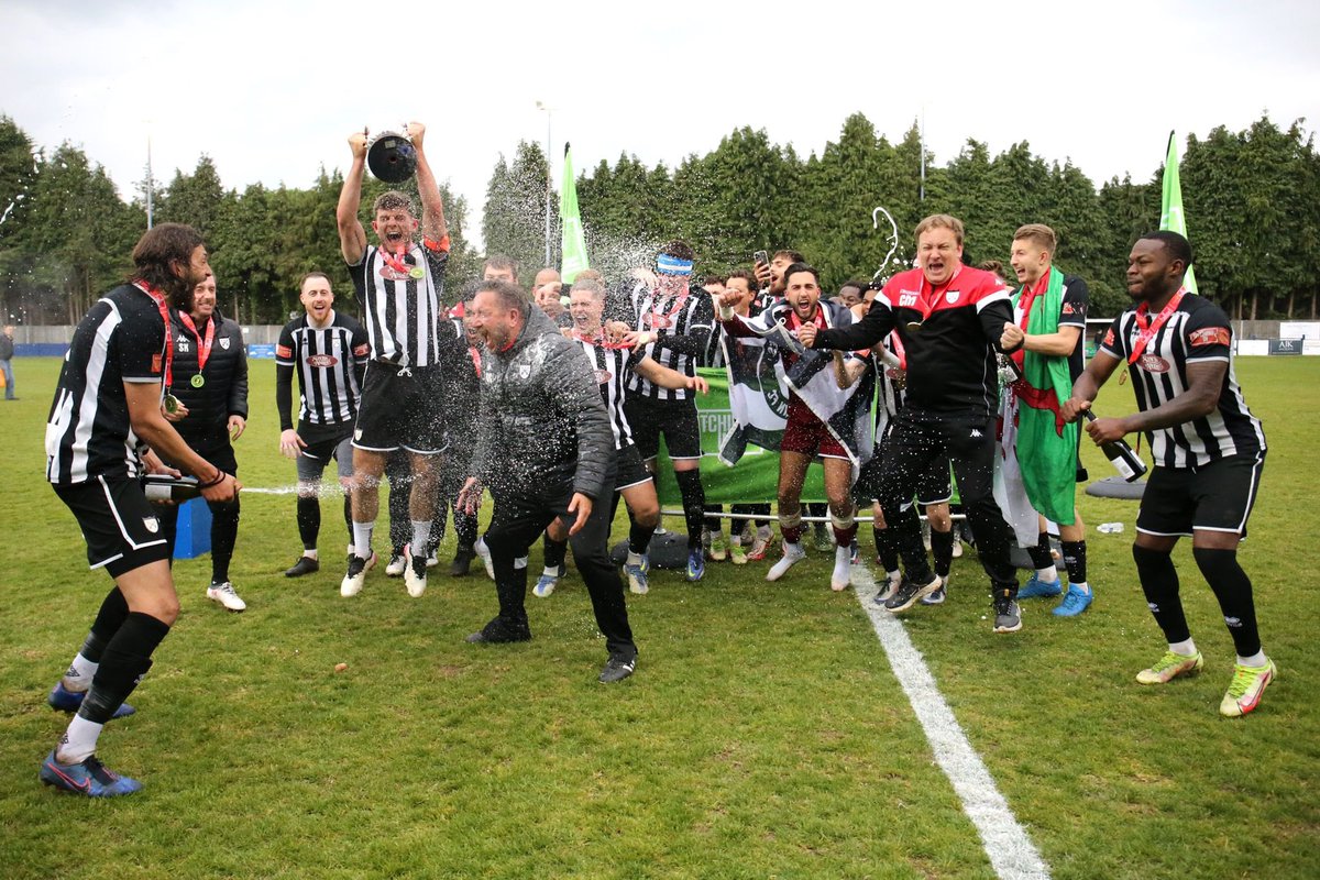 georgenicholas4's tweet photo. A huge thank you to @hanwelltownfc for having me the last few seasons, a great club full of incredible people,from the staff, supporters and my team mates. Wishing you all the best 🤍🖤 https://t.co/FfmRxi3uCc