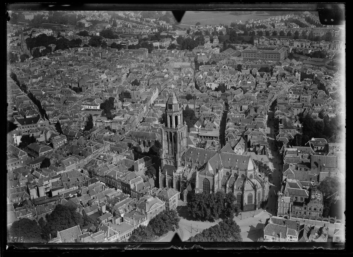 zweers_paul's tweet photo. Aerial view of Arnhem center before 1944 https://t.co/NqkGGDRC0H