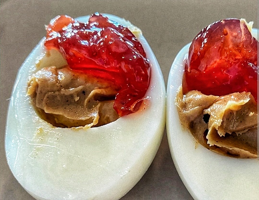 eatinerni's tweet photo. Peanut Butter & Jelly Deviled Eggs
#isthatathing https://t.co/EkASLrwyGM