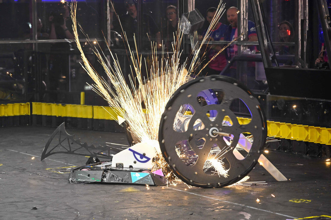 PRISMIER's tweet photo. Did you catch the Shatter! vs Huge fight on the season premiere of BattleBots last week? Get the scoop from Bots FC in their Post-Fight Report blog at https://t.co/NhkNIaTI25
#battlebots #shatter #robots #robot #robotics #robotfightingtime #hammer #sword #combatrobots #botsfc https://t.co/4iJyWV2Eyb