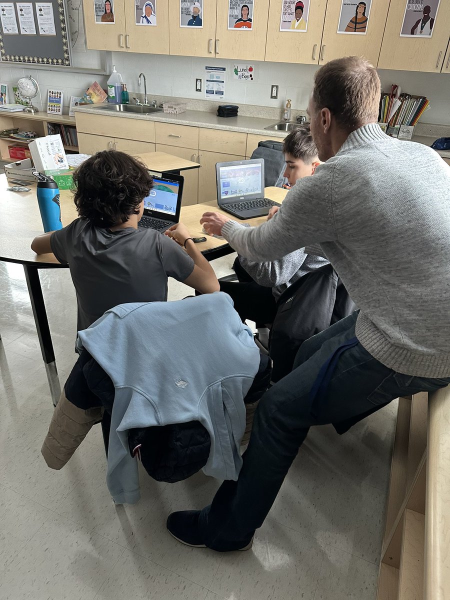 MrsSzwedV's tweet photo. Thank you @FrancescaFlood8 for coming in this afternoon and introducing us to @microbit_edu! The students loved creating code to play rock, paper, scissors @OLFMilton @hcdsbsteam https://t.co/DU6ulAQYbf