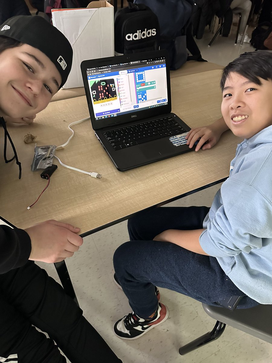 MrsSzwedV's tweet photo. Thank you @FrancescaFlood8 for coming in this afternoon and introducing us to @microbit_edu! The students loved creating code to play rock, paper, scissors @OLFMilton @hcdsbsteam https://t.co/DU6ulAQYbf