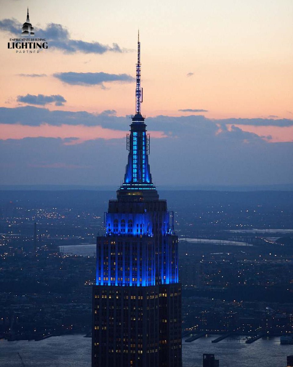 Even the @EmpireStateBldg is reppin' Big Blue 🤩