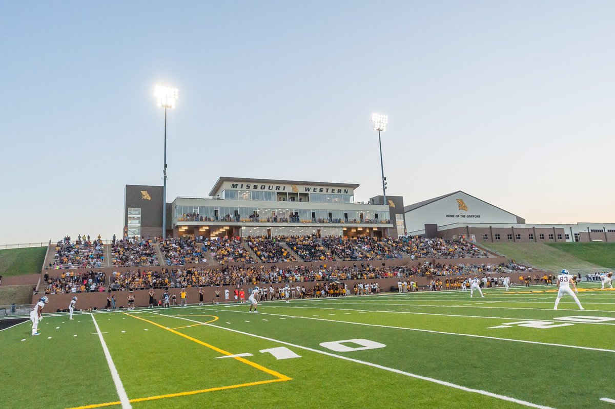 ShaneDowty's tweet photo. Big time weekend! #FutureGriffs coming to campus for official visit! #GriffUp 🦅🦁 https://t.co/NRt0kGWB6V