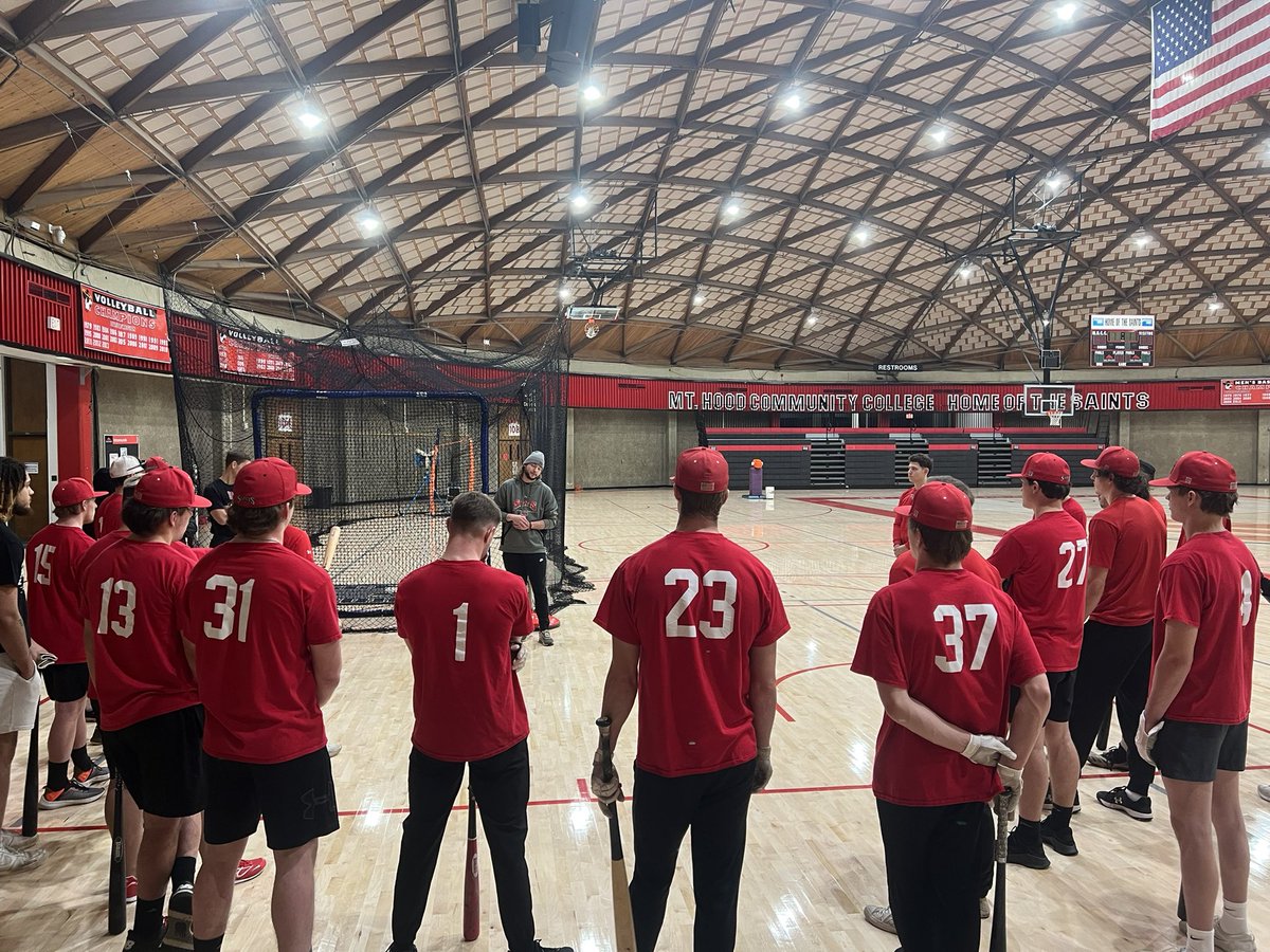mthoodbaseball's tweet image. Finished week 1 with a visit from alumni @JacobDukart with a powerful message about being ready when it is your turn and always value every opportunity as a way to help the team.  #thankyou #Rule1 #othersfirst #specialplace