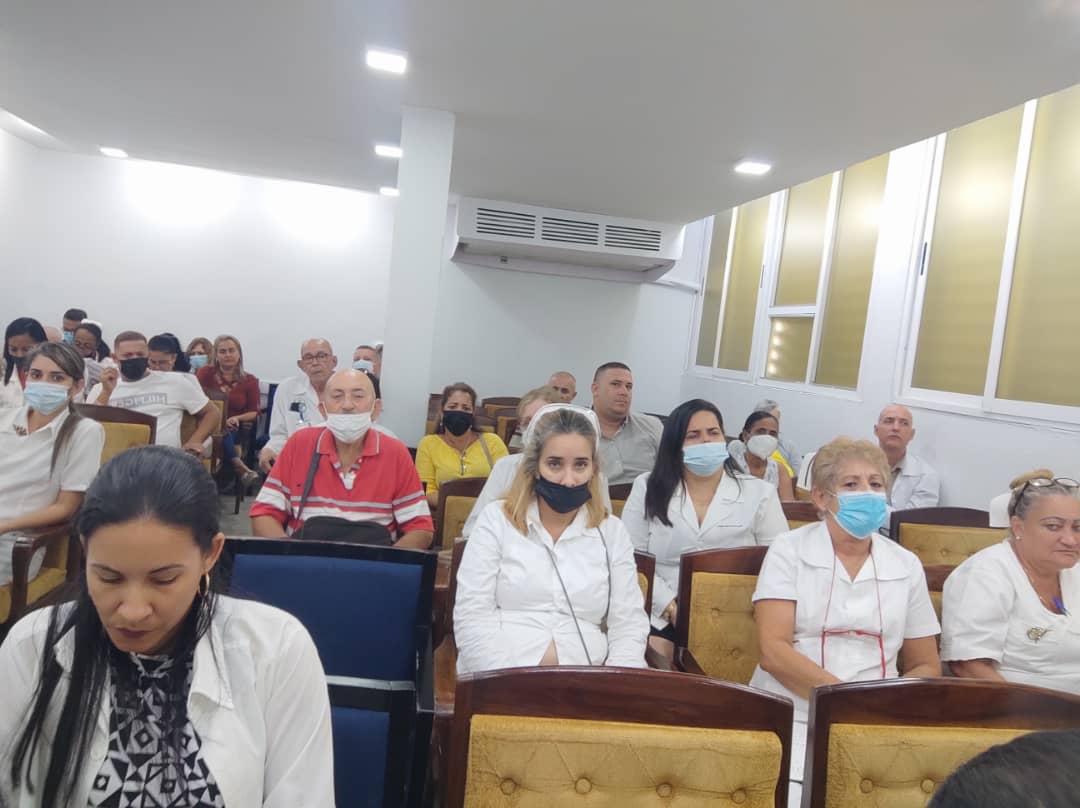 DPSCfgos's tweet photo. ↪️Referente en el país x la calidad en servicios d #rehabilitación, #MNT , #cirugía d #mínimoacceso y en la asistencia a pacientes q requieren #diálisis, el Centro Especializado Ambulatorio d #Cienfuegos analizó la etapa d trabajo del #2022. #JuntarYVencer ❤️ https://t.co/qSrdj4NS3J