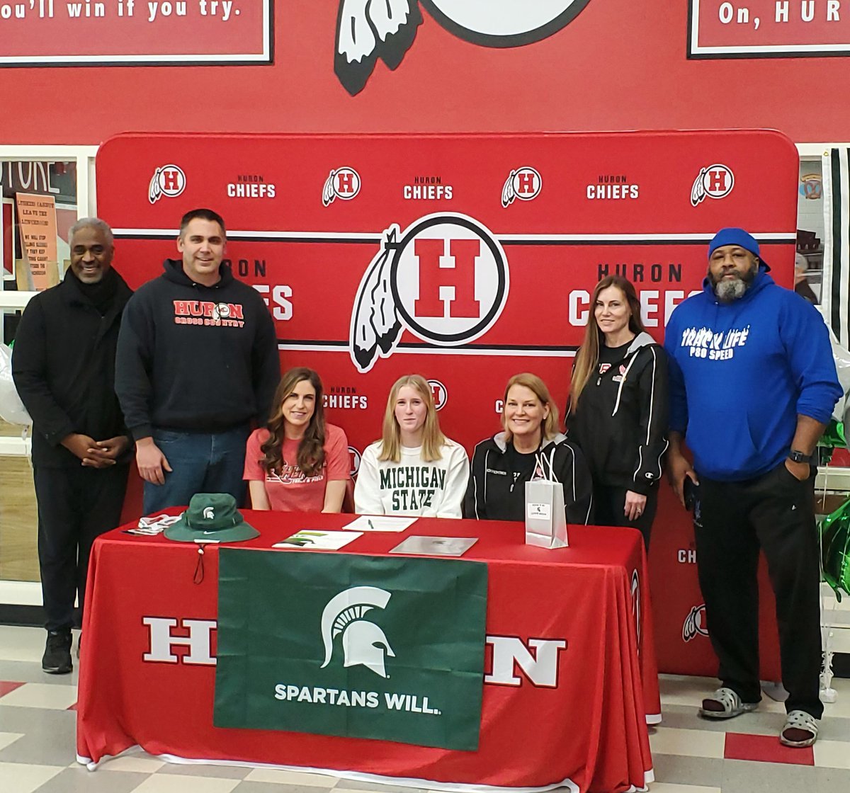 New Boston Huron Athletics (@nbhuronchiefs) on Twitter photo Congratulations to Elizabeth Anderson signing her NLI to run track for <a href="/MSU_Athletics/">Michigan State Athletics</a> #ChiefPride #TheHuronWay Congratulations to Elizabeth Anderson signing her NLI to run track for <a href="/MSU_Athletics/">Michigan State Athletics</a> #ChiefPride #TheHuronWay