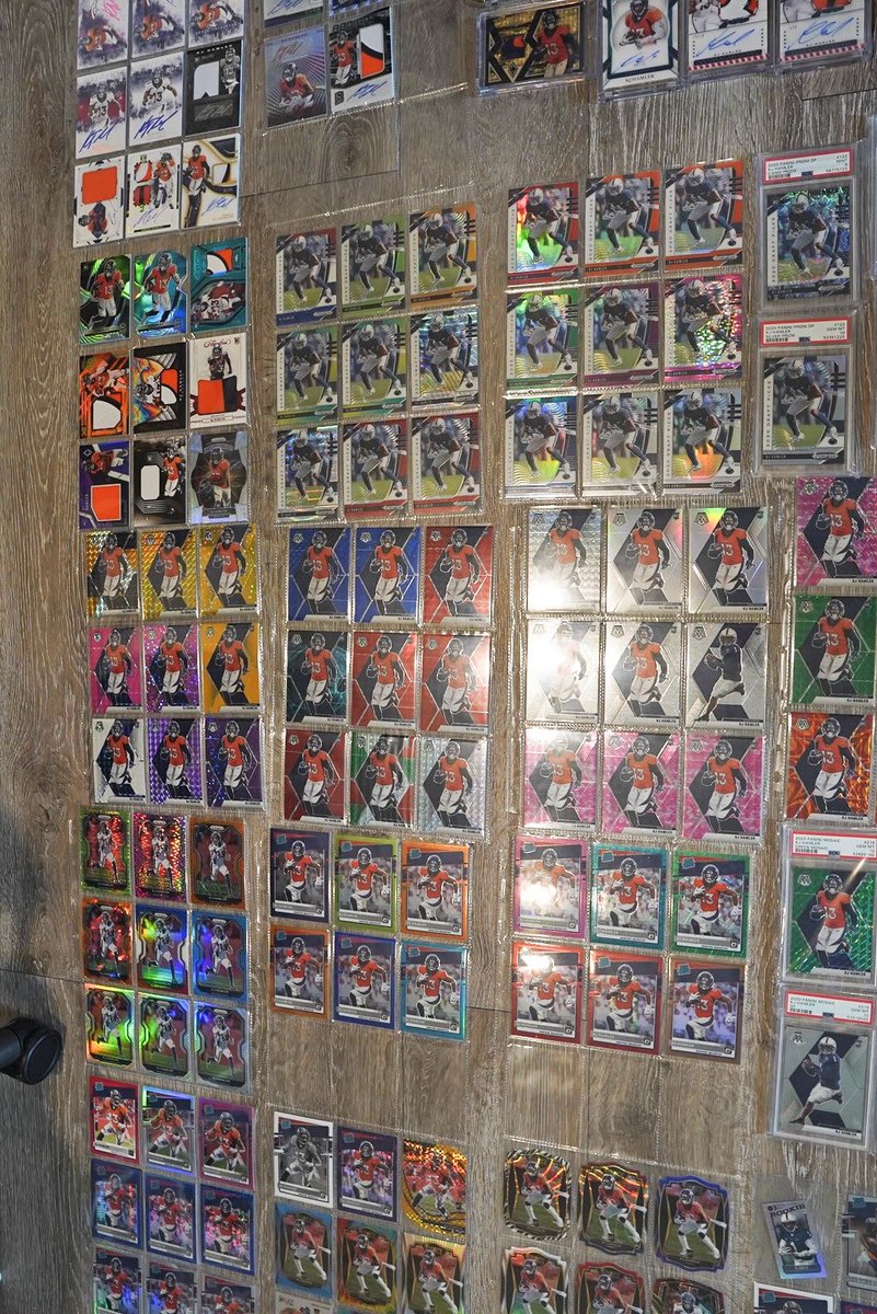 Haneyscardz's tweet photo. Updated collection pictures finally! https://t.co/VbAYdbPtc8