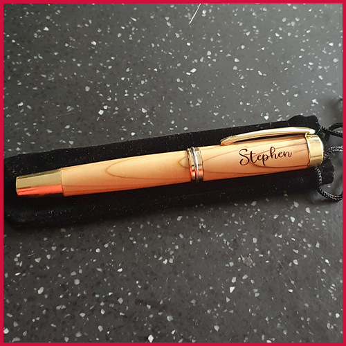 KenMidgleyCraft's tweet photo. More commissions, a clock some Fountain pens, and also a pen holder for a teacher - created from Ply, laser engraved and then hand painted to finish.
For orders please contact me or visit my website - https://t.co/7bbeLSVEXE https://t.co/LD0L20dd1x