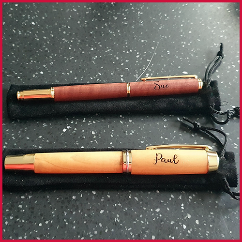 KenMidgleyCraft's tweet photo. More commissions, a clock some Fountain pens, and also a pen holder for a teacher - created from Ply, laser engraved and then hand painted to finish.
For orders please contact me or visit my website - https://t.co/7bbeLSVEXE https://t.co/LD0L20dd1x