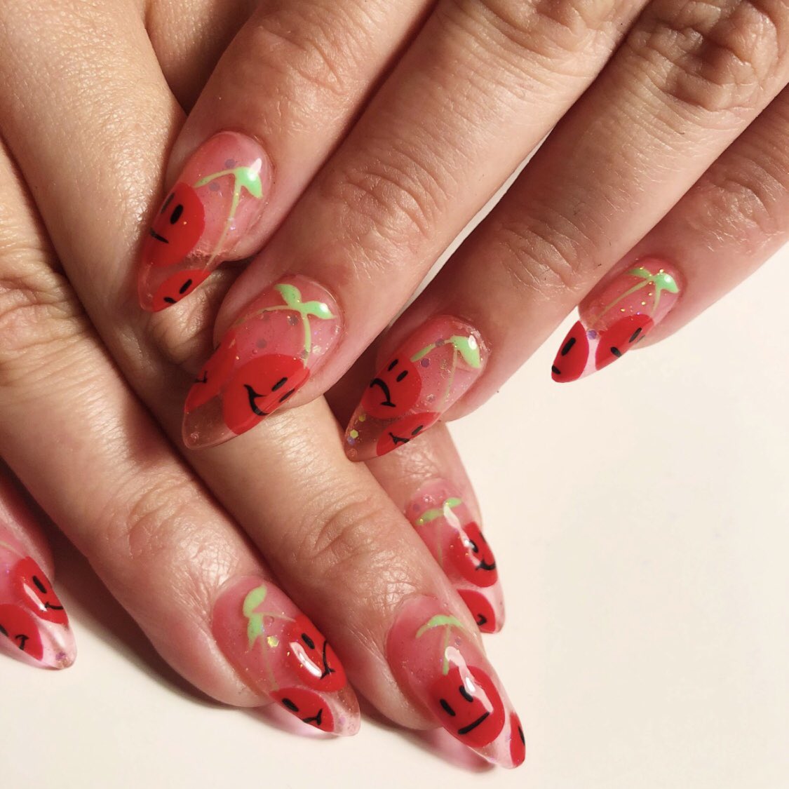 Ana_M_Medina's tweet image. I was looking back at some of my favorite #coderclaws and I miss my nail artist 😭
the sad/happy/unemotional cherries 🍒 were some of her best work and I wish I had those right now 💅🏽 🫥🫡✨