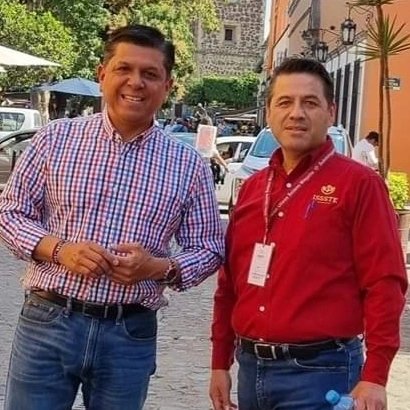 gustavomaciasz's tweet photo. ¡SUMANDO VOLUNTADES!

Muchas gracias al Dr. Alan Solano Subdelegado del @ISSSTE_mx, con quien trabajando junto al @GobiernoTequila y su alcalde #PonchoMagallanes, los derechohabientes tendrán un espacio más grande y mejor equipado en #Tequila. #AcciónYResultados @diputadospan https://t.co/RX4UsTJJZ2