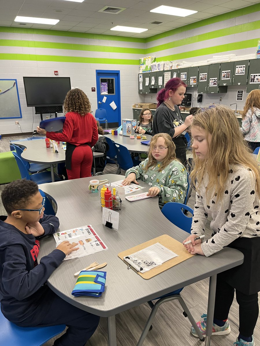 Great day with students in Passport 2 Tomorrow doing our own Central Diner Restaurant. 
#Passport2Tomorrow
 #middierising 
<a href="/Central_MCSD/">Central Academy</a> 
@Jen_Hayes1