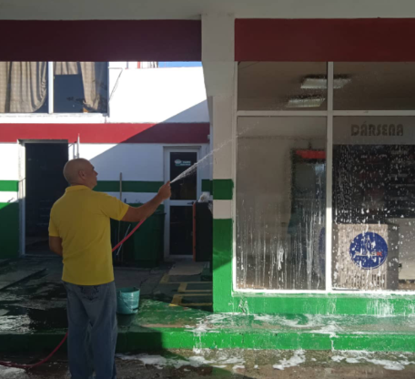 mtzcimex1's tweet photo. #SucursalCIMEXMatanzas por una mejor IMAGEN!!
👏👏Los trabajadores del #Servicentro #La Dársena en jornada de higienización y organización de la áreas de venta porque #SomosCimex #AlServicioDelPueblo🇨🇺
#Aniversario45Cimex #JuntarYVencer #TodosJuntosEste2023 https://t.co/OzxIUtGUKd