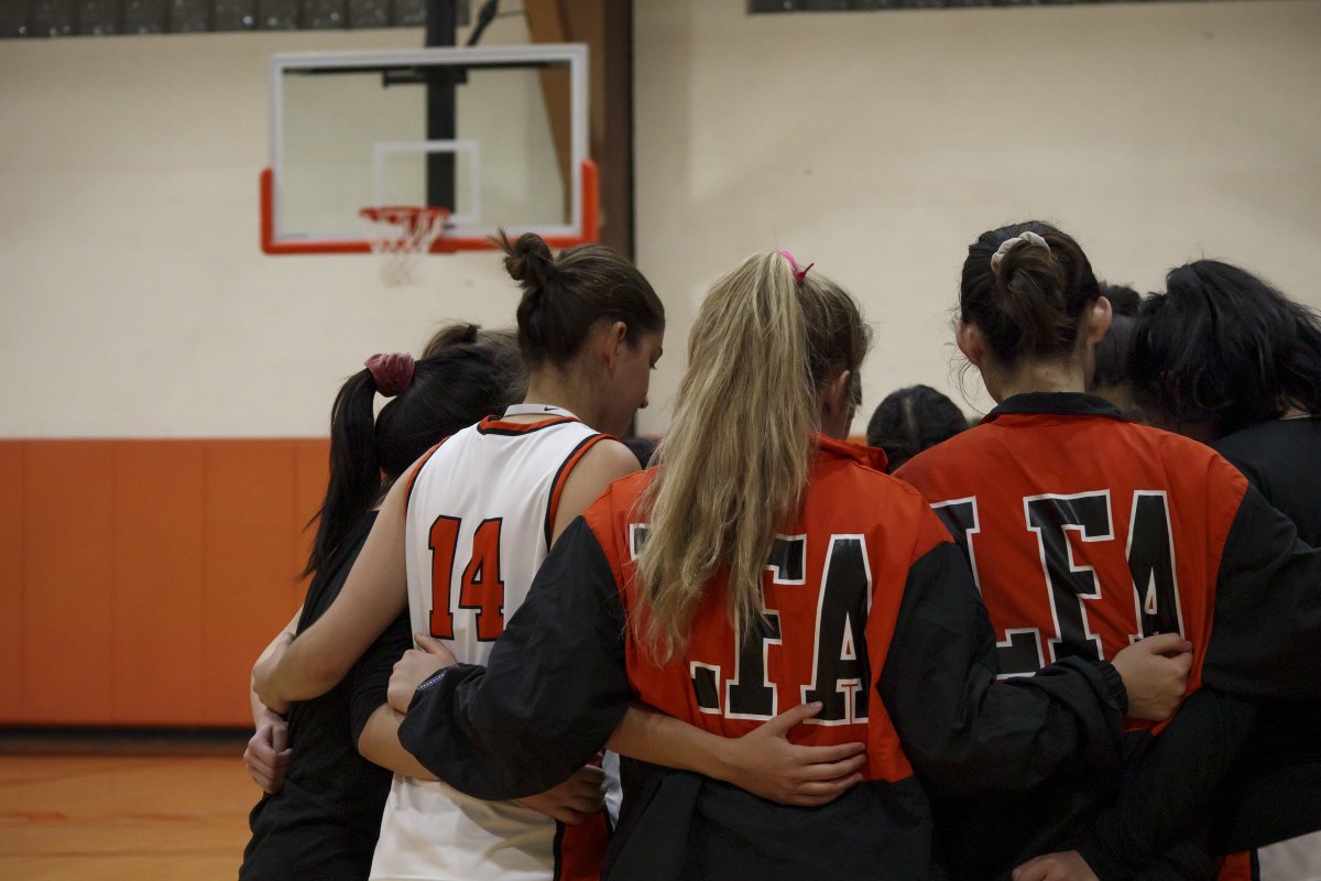 CaxysLFA's tweet photo. The varsity girls basketball team remains undefeated in the ISL after taking down Morgan Park Academy and North Shore Country Day this week! Join us in wishing the team luck this weekend as they compete in the Round Lake MLK Tournament! #gocaxys🐸 https://t.co/yXSxFTe7iF