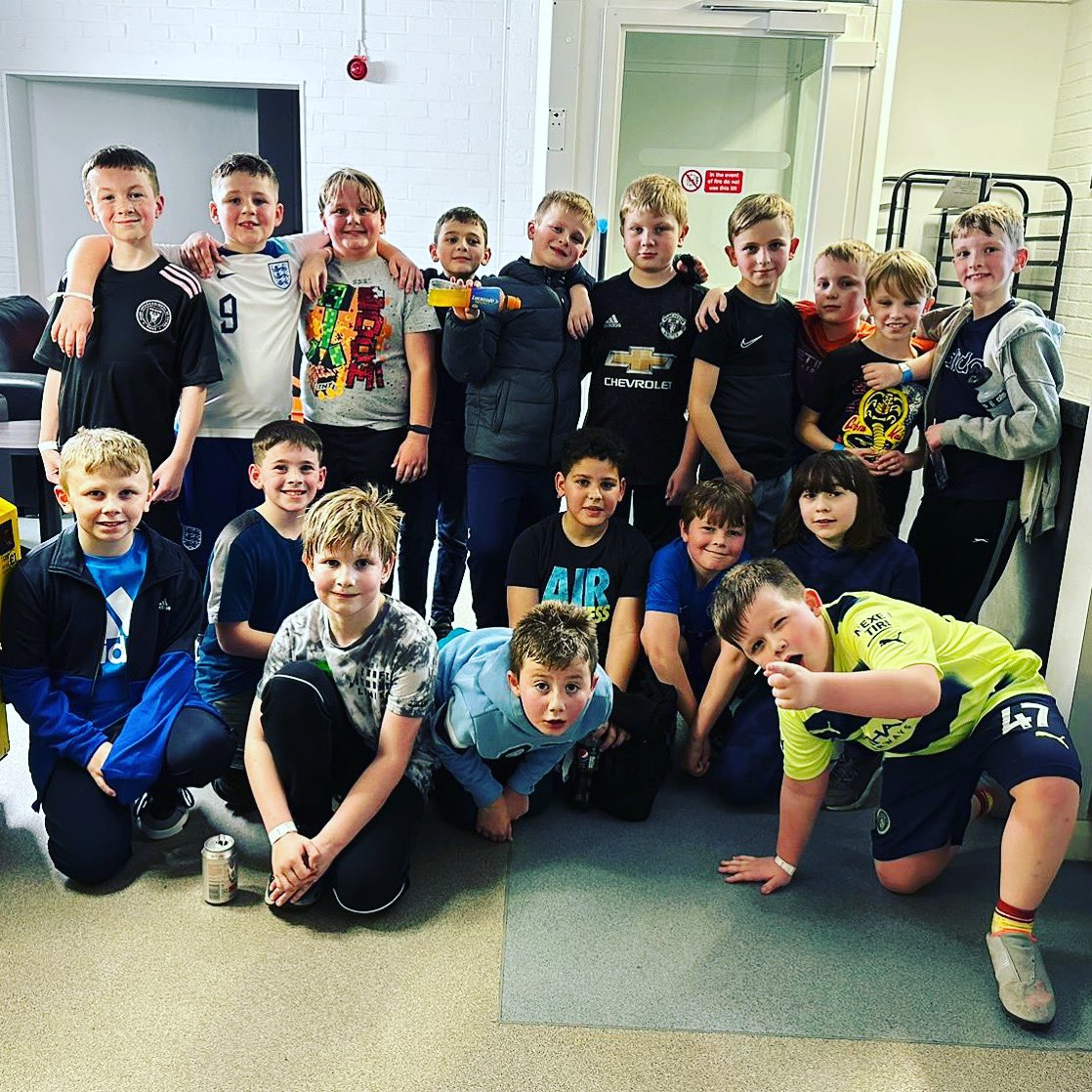 No training for our U9s tonight 🥲 they had fun on the trampolines and laser quest at Adventure Longendale instead! #postchristmasgettogether #Under9s #bluesandgreens #greensandblues #teamwoodleyalbion⚽️💙💚⚽️