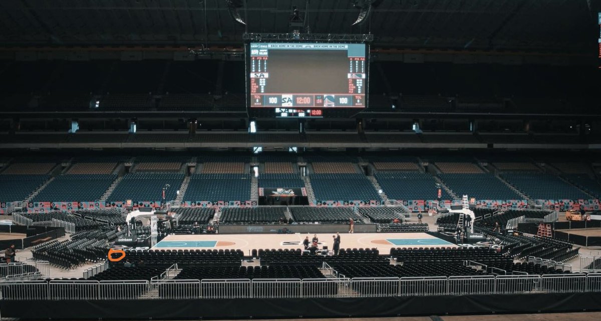 tyweezy4sheezy's tweet image. #Spurs fans! I have a Floor Seat available for tonight’s Alamodome game vs. Golden State

Sec. FL2, Row D, Aisle Seat. DM if interested..

#BackHomeInTheDome #SpursTickets #GoSpursGo #Alamodome