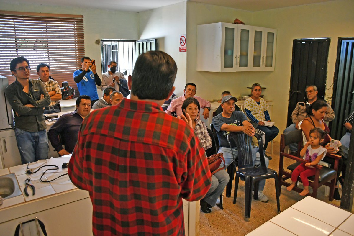 prefecturaloja's tweet photo. #LojaProduce | Productores de varias localidades participaron en el taller introductorio a la caficultura de especialidad.
Se busca garantizar una excelente productividad en los cultivos, con asesoramiento y capacitación en cada zona cafetalera.
#CaminoAlProgreso https://t.co/ej16QHoIWV