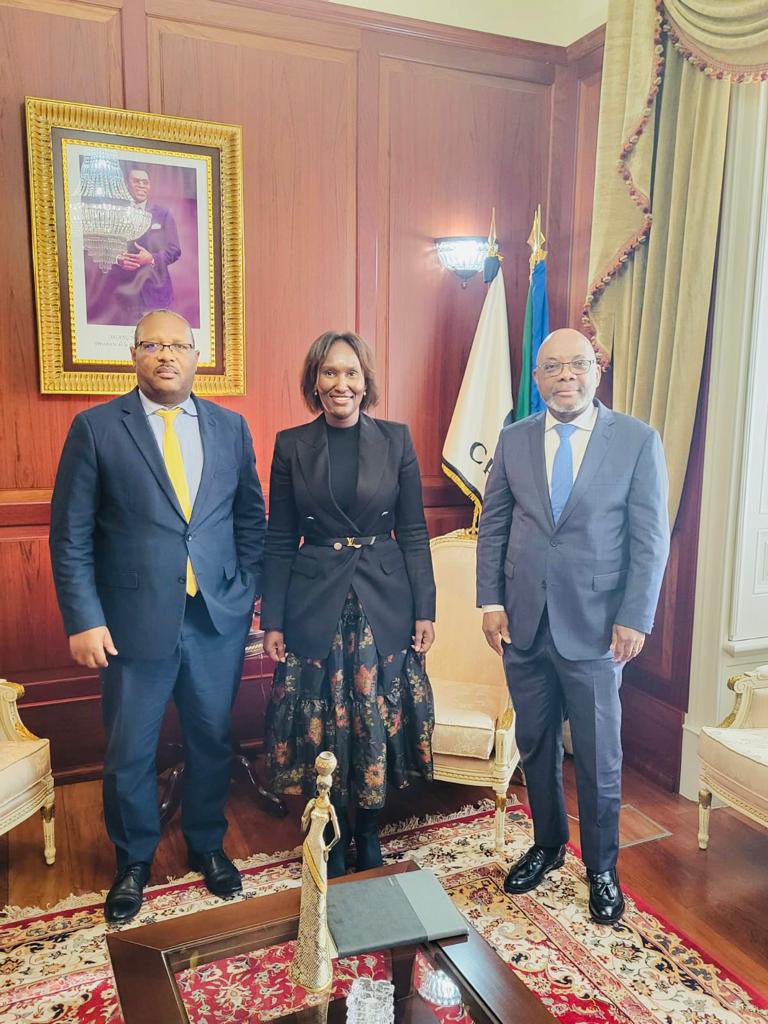 NelmaPFernandes's tweet photo. Visita oficial a Embaixada da Guiné Equatorial, encontro com Sr. Embaixador Tito Mba Ada, na qualidade de Presidente da Confederação Empresarial da CPLP. 
Abordados alguns temas do programa para o presente mandato 2022 a 2026.

#cecplp #cplp https://t.co/dGFGf8PCqN