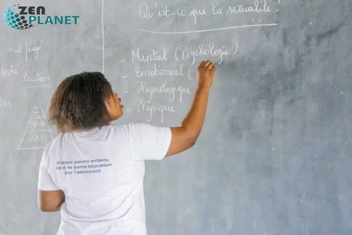 ZenplanetMag's tweet photo. Reprise ce vendredi des clubs des adolescents dans différentes écoles fondamentales partenaires de @ZenplanetMag. Ce deuxième trimestre, le focus sera sur l'apprentissage des maladies sexuellement transmissibles ainsi que la gestion de la sexualité pour les jeunes adolescents https://t.co/eI8RSxzx4a