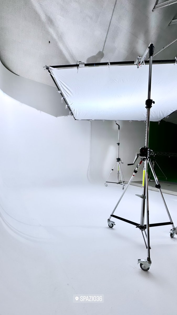 PatellidK4's tweet photo. #Backstage #spazio36 #setlife https://t.co/QriwbsSVHS