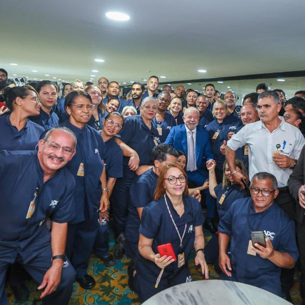 CanalRonnyTeles's tweet image. 🚨BRASIL: O presidente Lula se reuniu com os trabalhadores que limparam o Palácio do Planalto após os estragos feito pelos terroristas.

#FofocalizandoNoSBT
#cartaocorporativo
Alemanha
Viagra