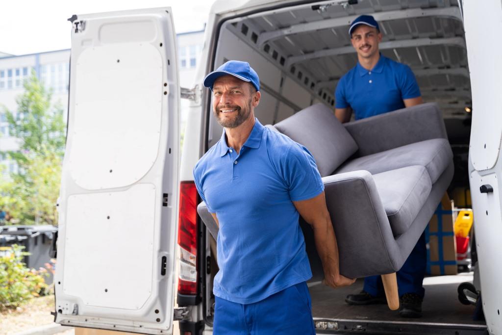 MovingNashville's tweet photo. Winters help negotiate rent and storage facilities often discount during the winter months. If you are panning to move during this winter, give us a call at (615) 254-6683. https://t.co/w6b5ODH55S