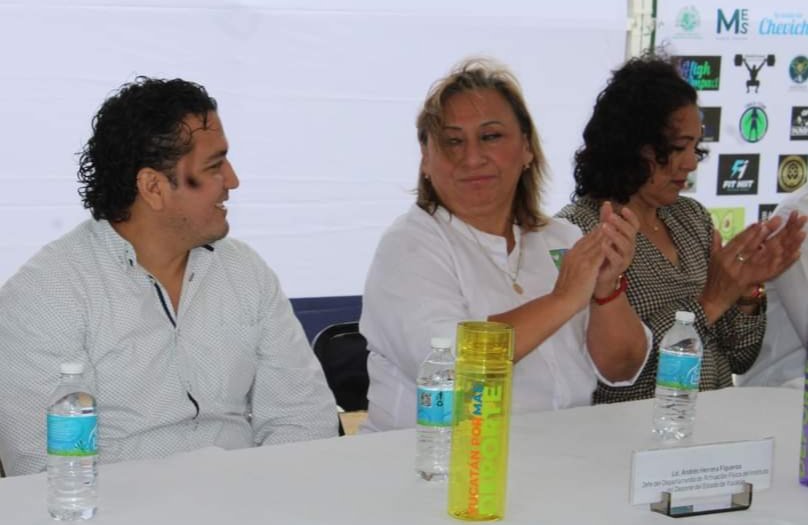 IDEY_oficial's tweet photo. En #Hunucma presentamos el programa "Yucatán por más Deporte", con lo que ya son 16 municipios que se unen a nuestra propuesta. Esta iniciativa que respalda el Gobernador @MauVila reúne gimnasios y restaurantes, entre otros, que se suman en beneficio de la salud de los yucatecos https://t.co/mk6bDCo0yp