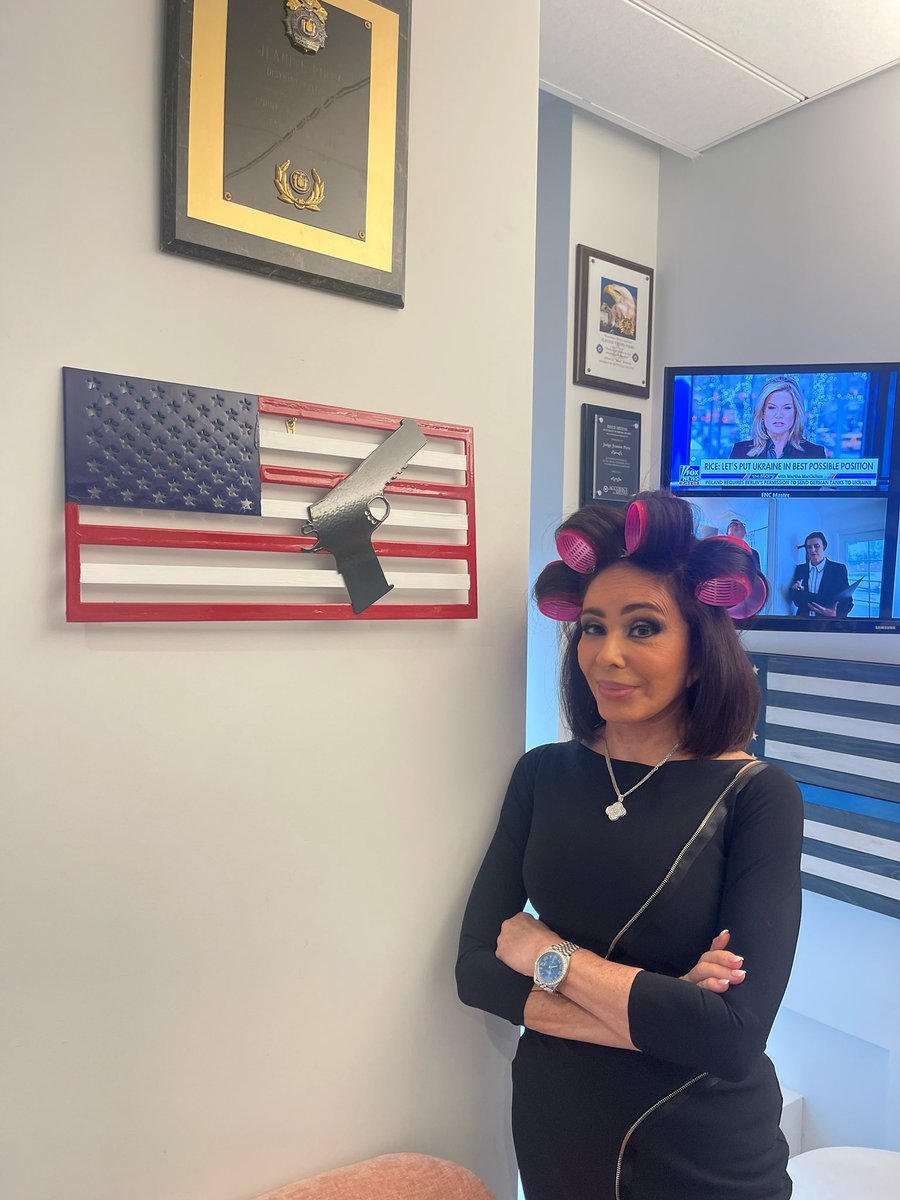 JudgeJeanine's tweet photo. Getting ready to do The Five! https://t.co/8CoZZpoJ9H