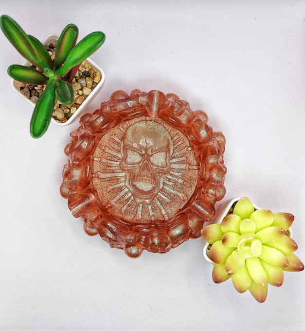 First Glow in the Dark Ashtray that I've added to my Etsy! 🥰 💀  https://t.co/q0U5dOXZhY  #EtsySeller<a href="/tag/art"class="tags"><span>#art</span></a><a href="/tag/new"class="tags"><span>#new</span></a><a href="/tag/online"class="tags"><span>#online</span></a><a href="/tag/gift"class="tags"><span>#gift</span></a><a href="/tag/skeleton"class="tags"><span>#skeleton</span></a><a href="/tag/sell"class="tags"><span>#sell</span></a><a href="/tag/advertisement"class="tags"><span>#advertisement</span></a>