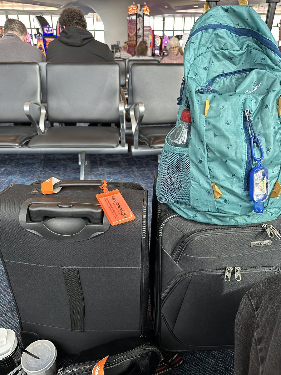 michaelroebuck's tweet photo. VIP status. Meaning, watching the bags while the wife goes gambling one last time. #ppaiexpo2023 #PPAI  #LasVegas @Allegiant https://t.co/M7UL5Ue9Gx