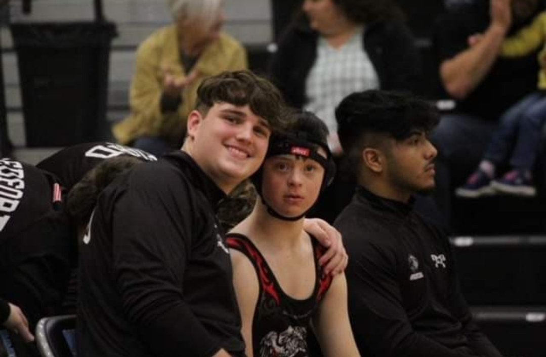 LedfordProud's tweet image. #LedfordProud of both Aydyn and Ledford Wrestling for joining forces in a beautiful picture of inclusivity!!! Special thanks to Coach Brown, Coach Ellenberger, and Aydyn&apos;s mom for helping to make this a reality!! #Ledfordfamily 🐾🖤🐾